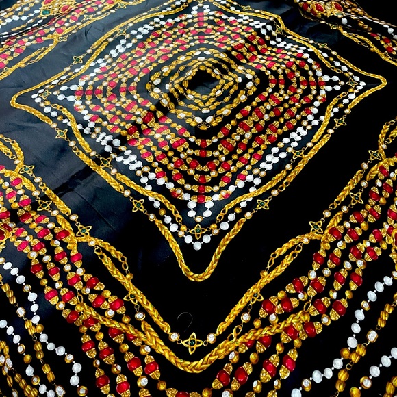 CHANEL GRIPOIX VINTAGE SILK SCARF - Picture 4 of 7